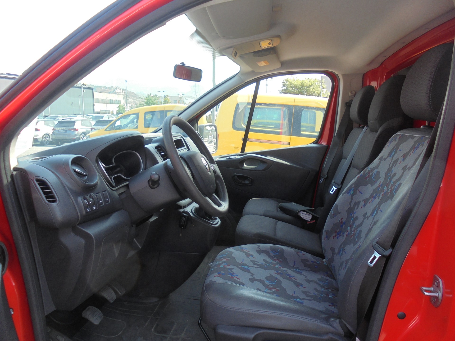 RENAULT Trafic 2.0 dCi 120 3.0t Business L1H1-image-11
