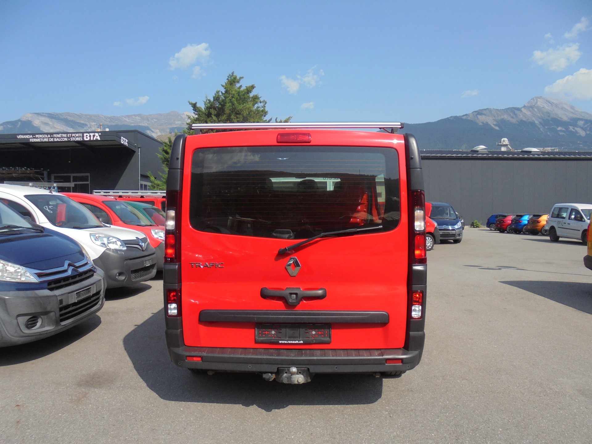 RENAULT Trafic 2.0 dCi 120 3.0t Business L1H1-image-5