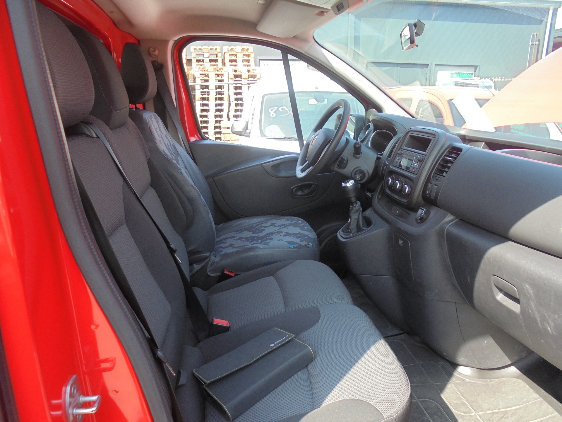 RENAULT Trafic 2.0 dCi 120 3.0t Business L1H1-image-8