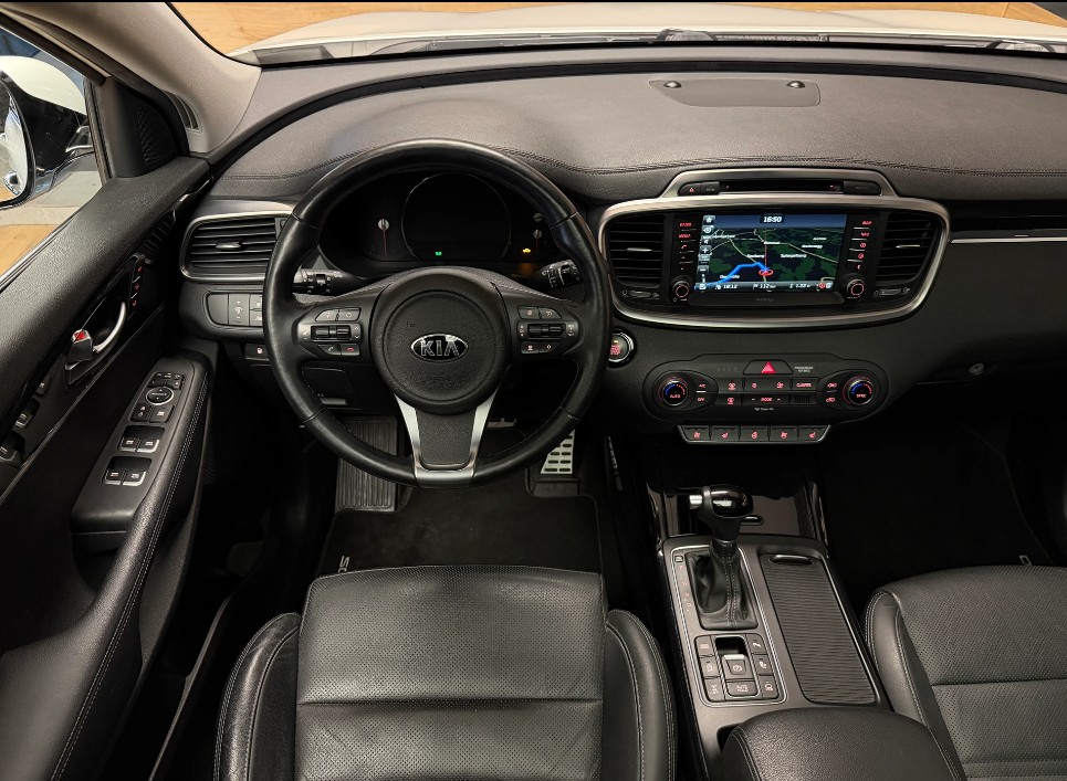 KIA 2.2 CRDi Style 7P-image-2