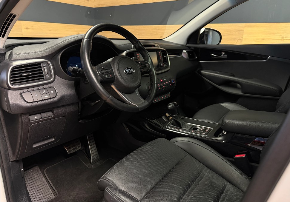 KIA 2.2 CRDi Style 7P-image-3
