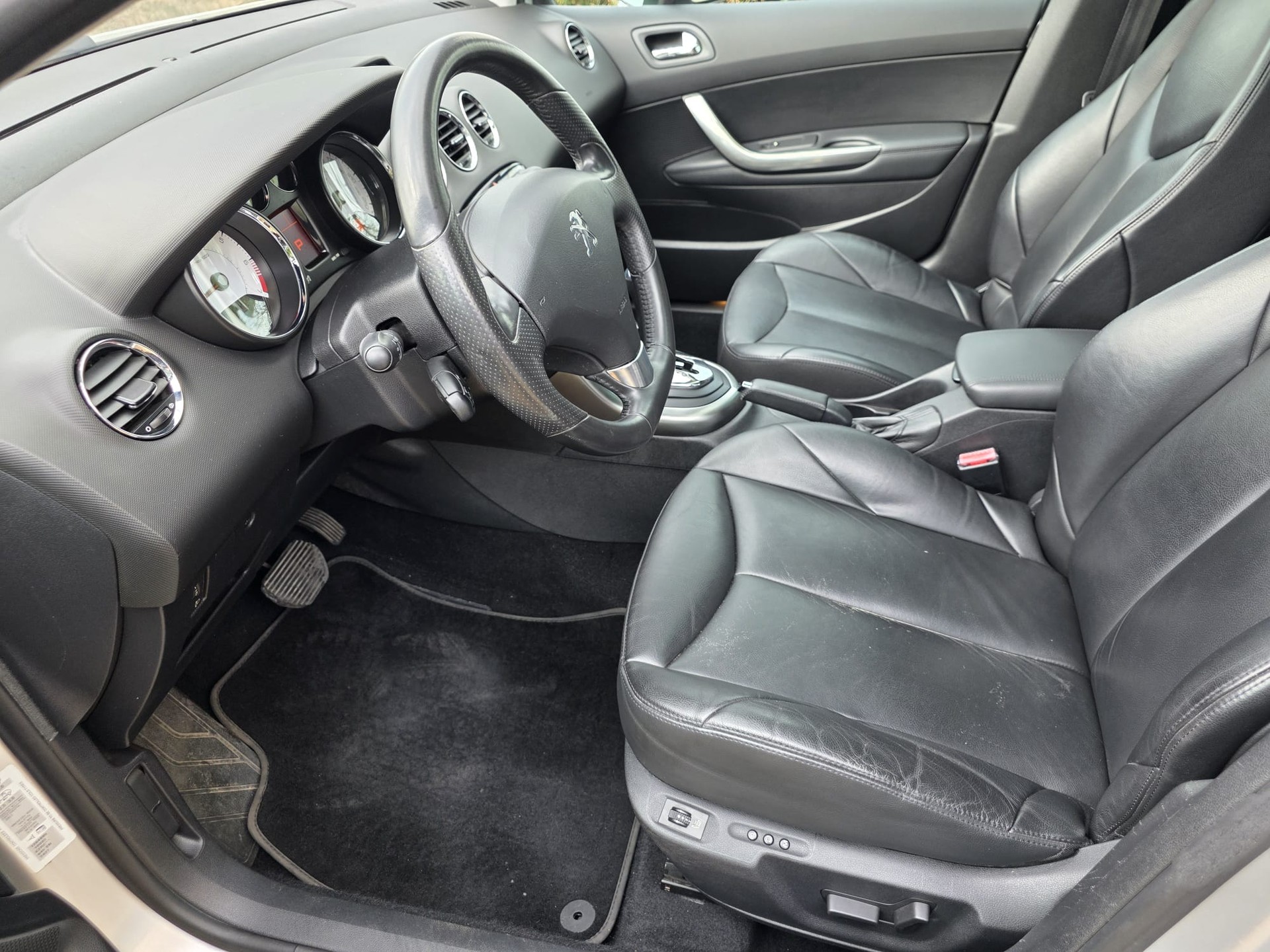 PEUGEOT 308 SW 1.6 16V Turbo Sport Pack Automatic-image-10