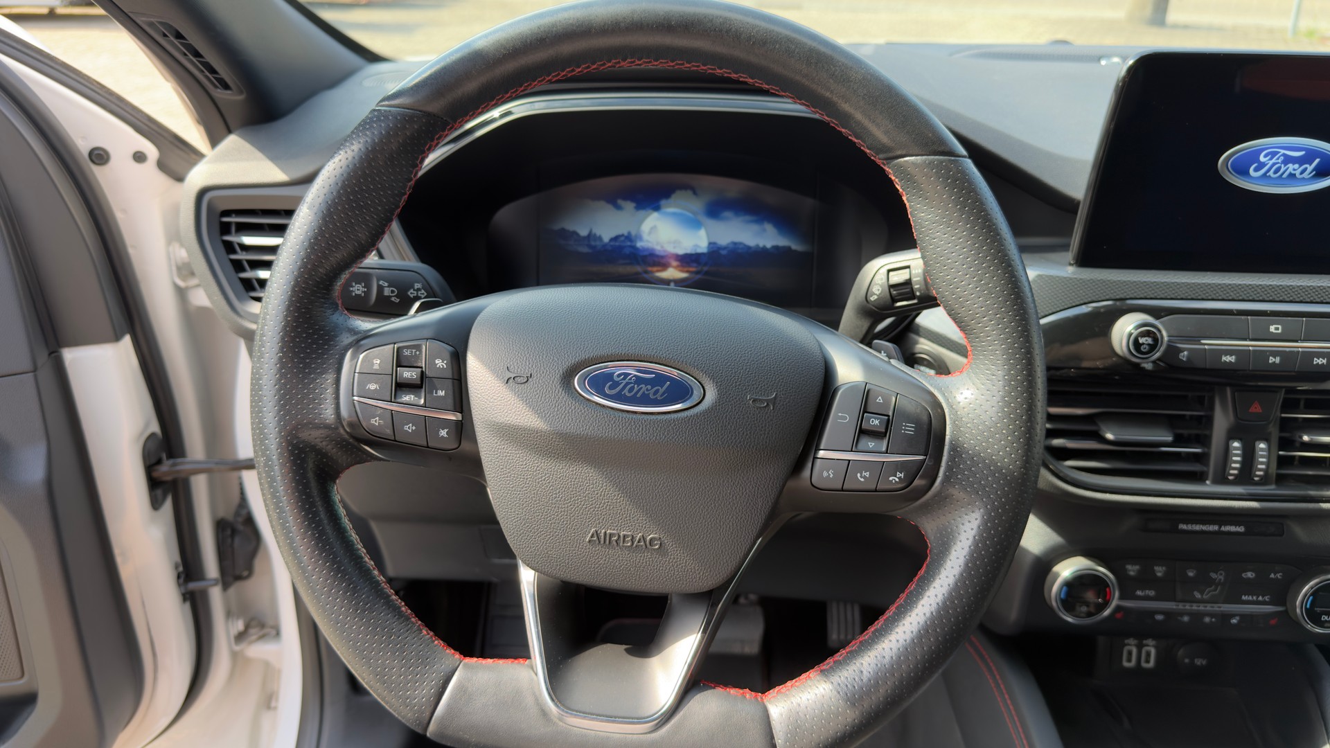 FORD Kuga 2.0 TDCi EcoBlue ST-Line X 4WD-image-9