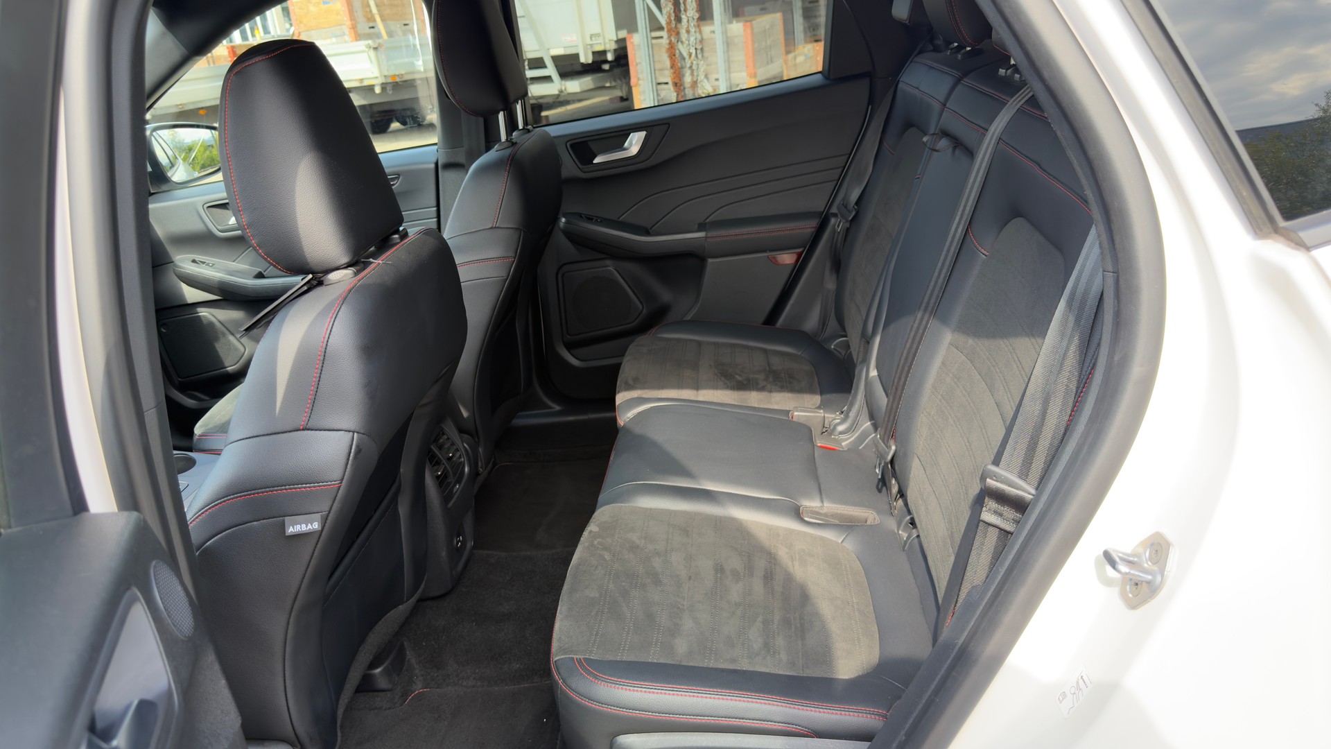 FORD Kuga 2.0 TDCi EcoBlue ST-Line X 4WD-image-16