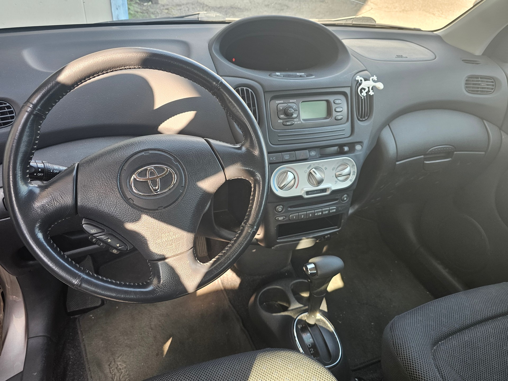TOYOTA Yaris Verso 1.3 Linea Sol-image-5