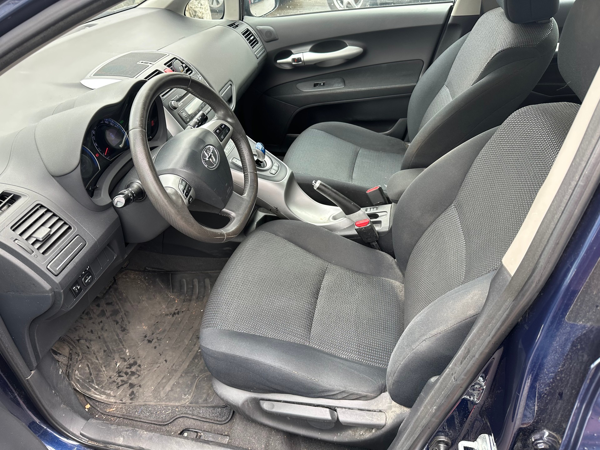 TOYOTA Auris 1.8 16V HSD Linea Sol-image-4