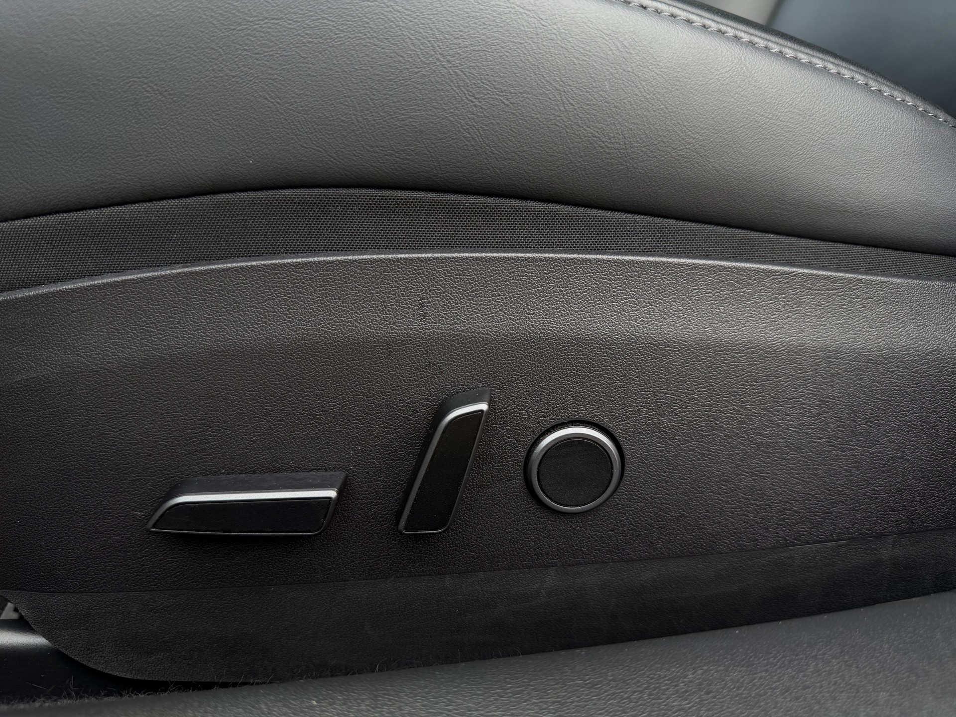 TESLA Model 3 Long Range Dual Motor AWD-image-27