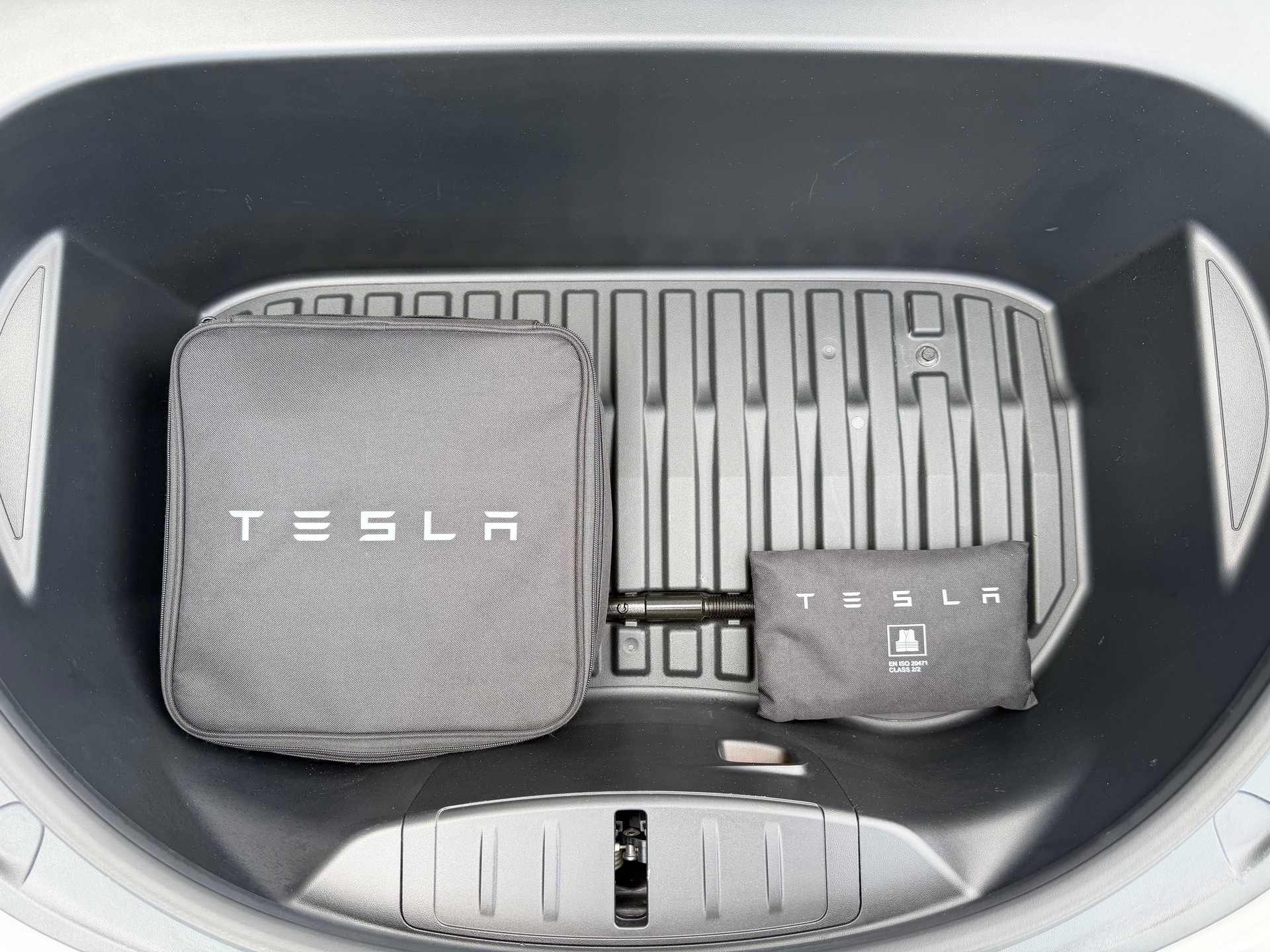 TESLA Model 3 Long Range Dual Motor AWD-image-29