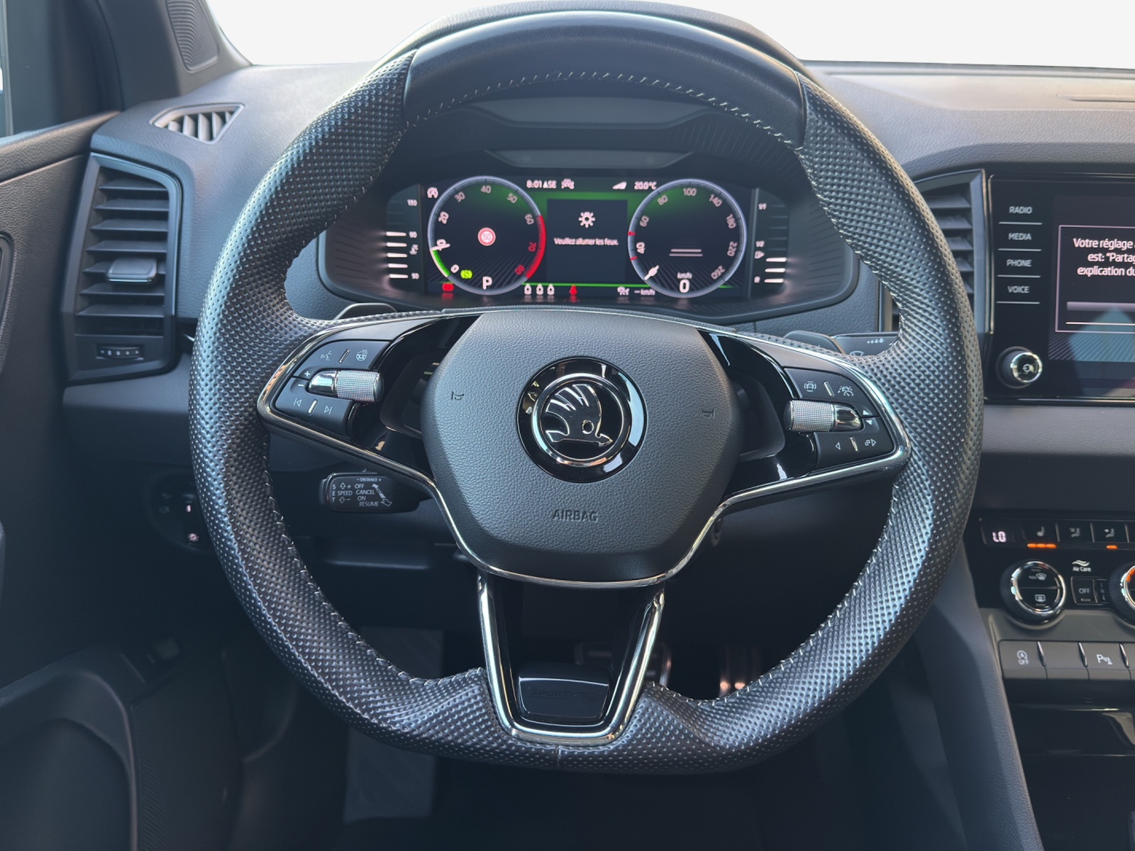 SKODA Karoq 1.5 TSI SportLine DSG-image-9