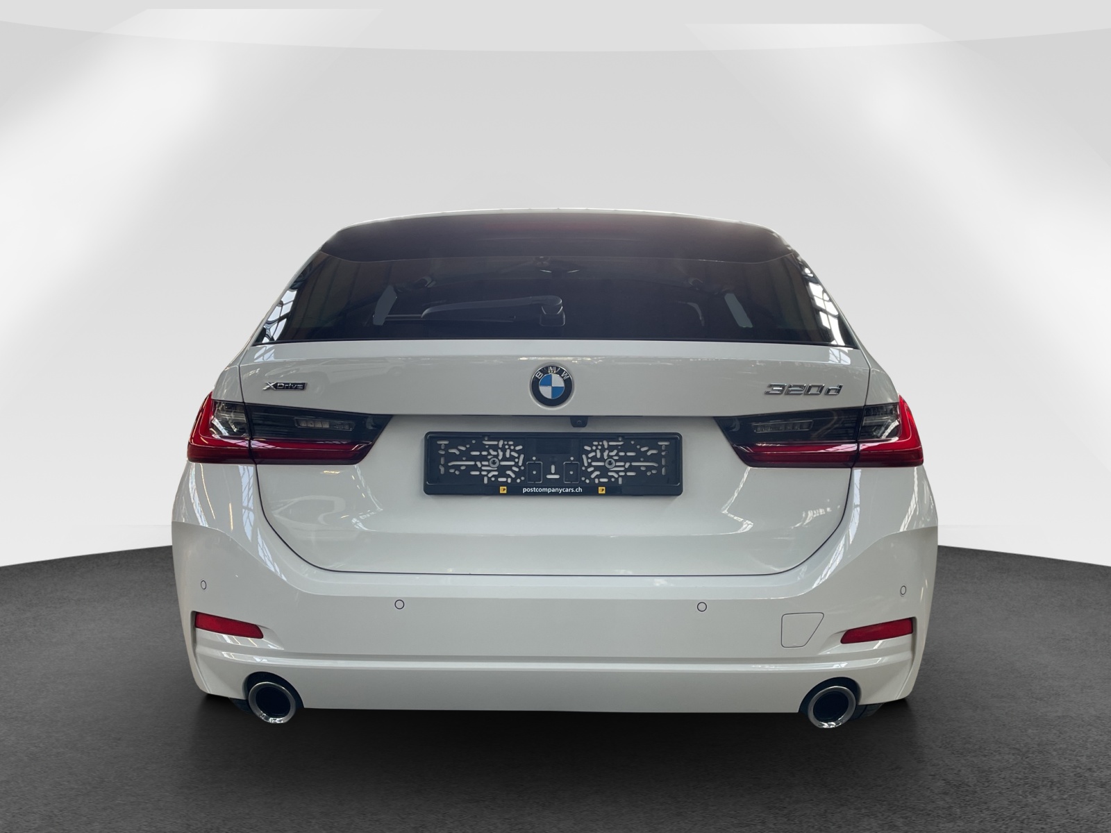 BMW 320d xDrive Touring-image-4