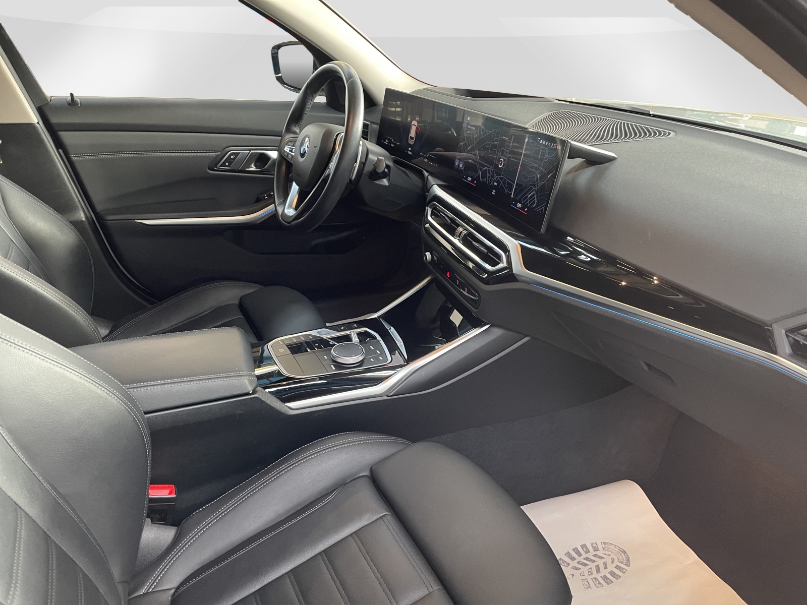 BMW 320d xDrive Touring-image-8