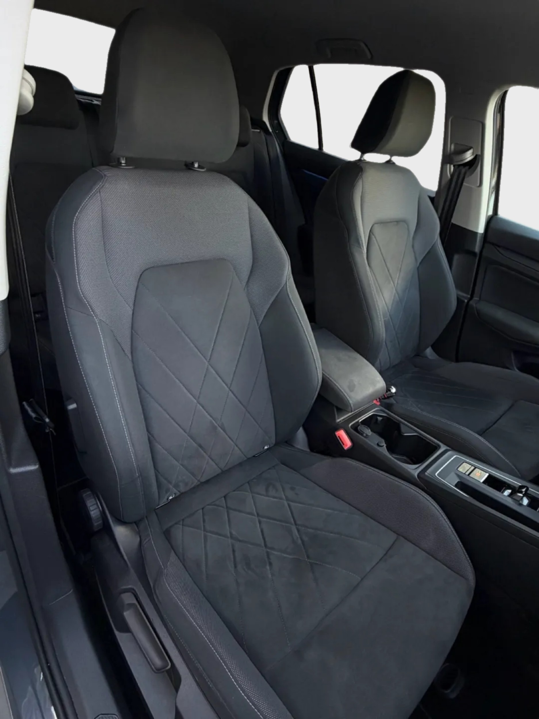 VW Golf 2.0 TDI R-Line DSG-image-11