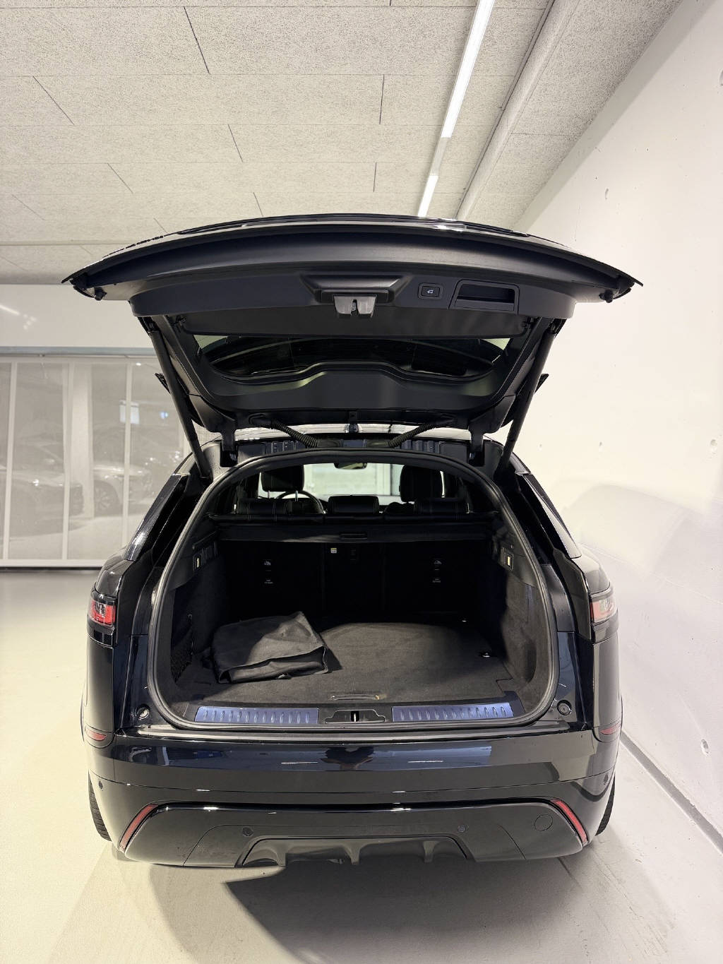 LAND ROVER Range Rover Velar 2.0 P400e R-Dynamic SE-image-10