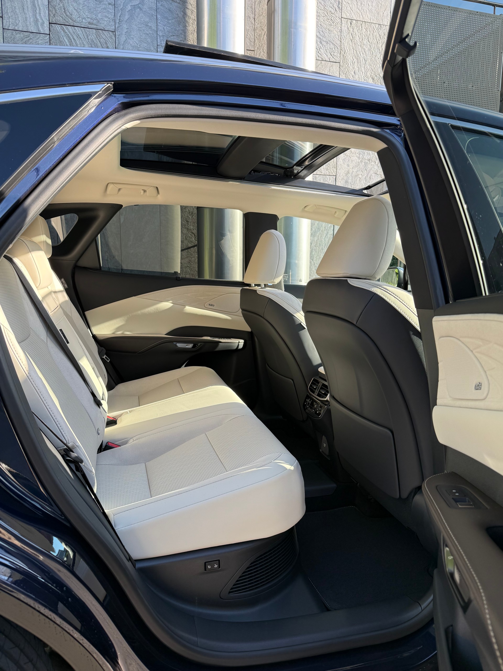 LEXUS RX 450h+ Ecxellence AWD CVT-image-6