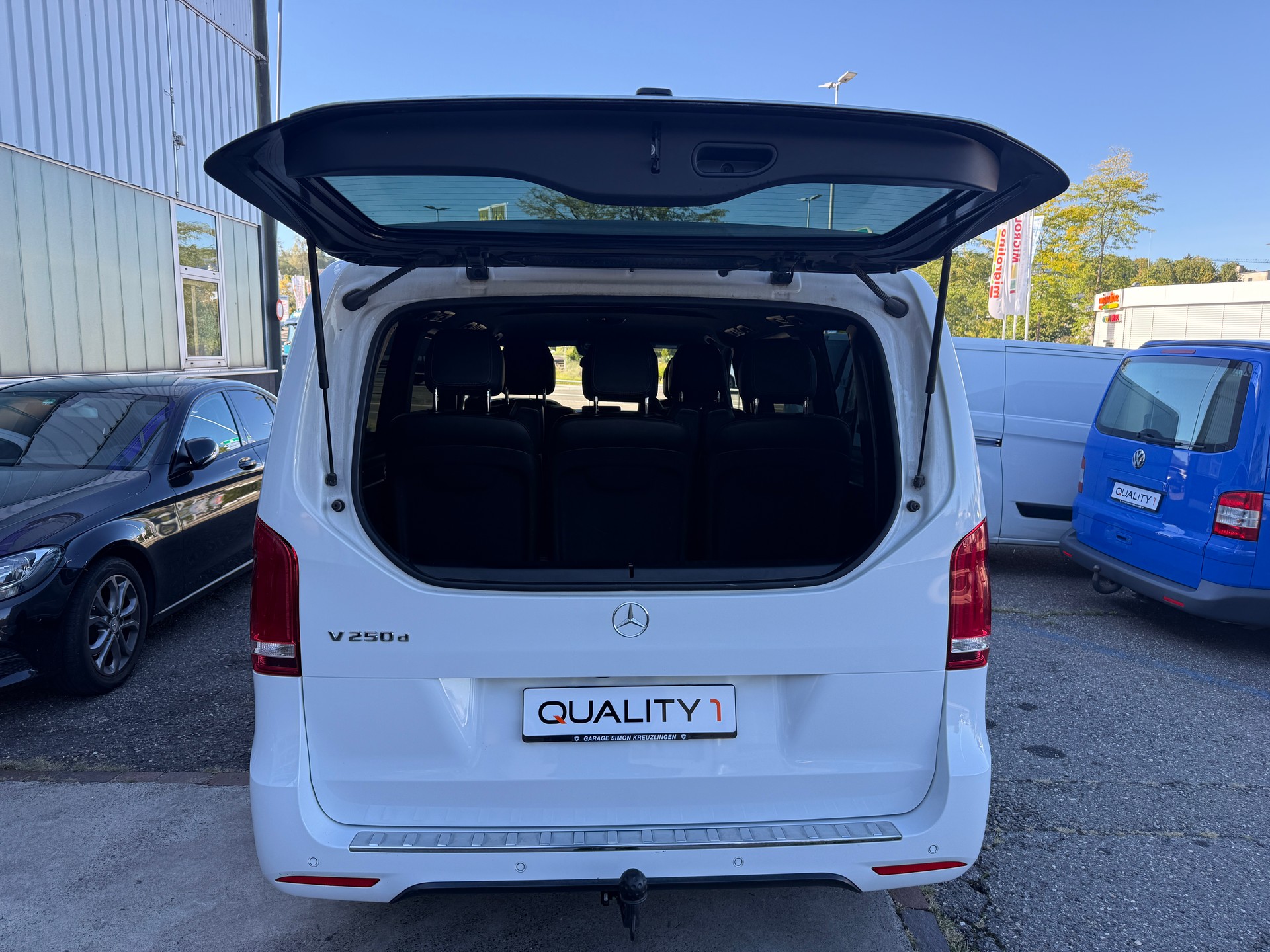 MERCEDES-BENZ V 250 d Swiss Edition lang 7G-Tronic ***1.HAND & AHK***-image-24