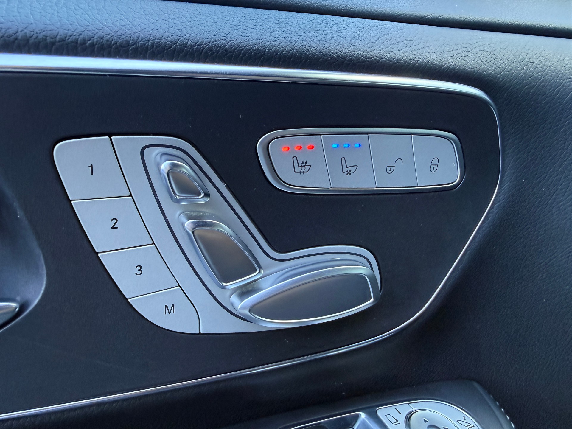 MERCEDES-BENZ V 250 d Swiss Edition lang 7G-Tronic ***1.HAND & AHK***-image-31