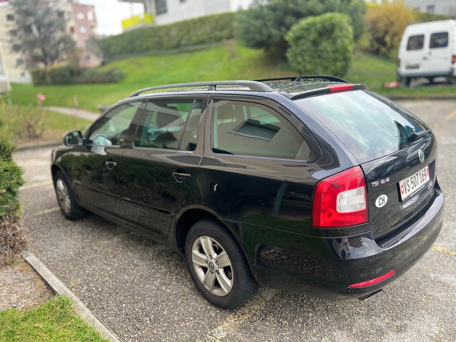 SKODA Octavia Combi 1.8 TSI Adventure 4x4-image-4