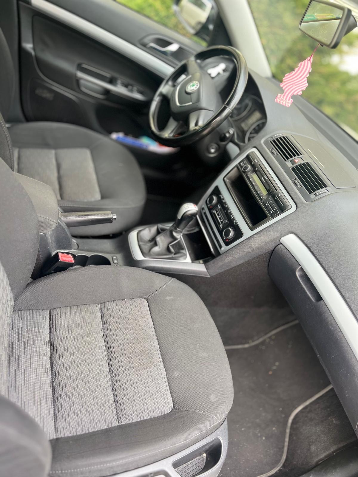 SKODA Octavia Combi 1.8 TSI Adventure 4x4-image-5