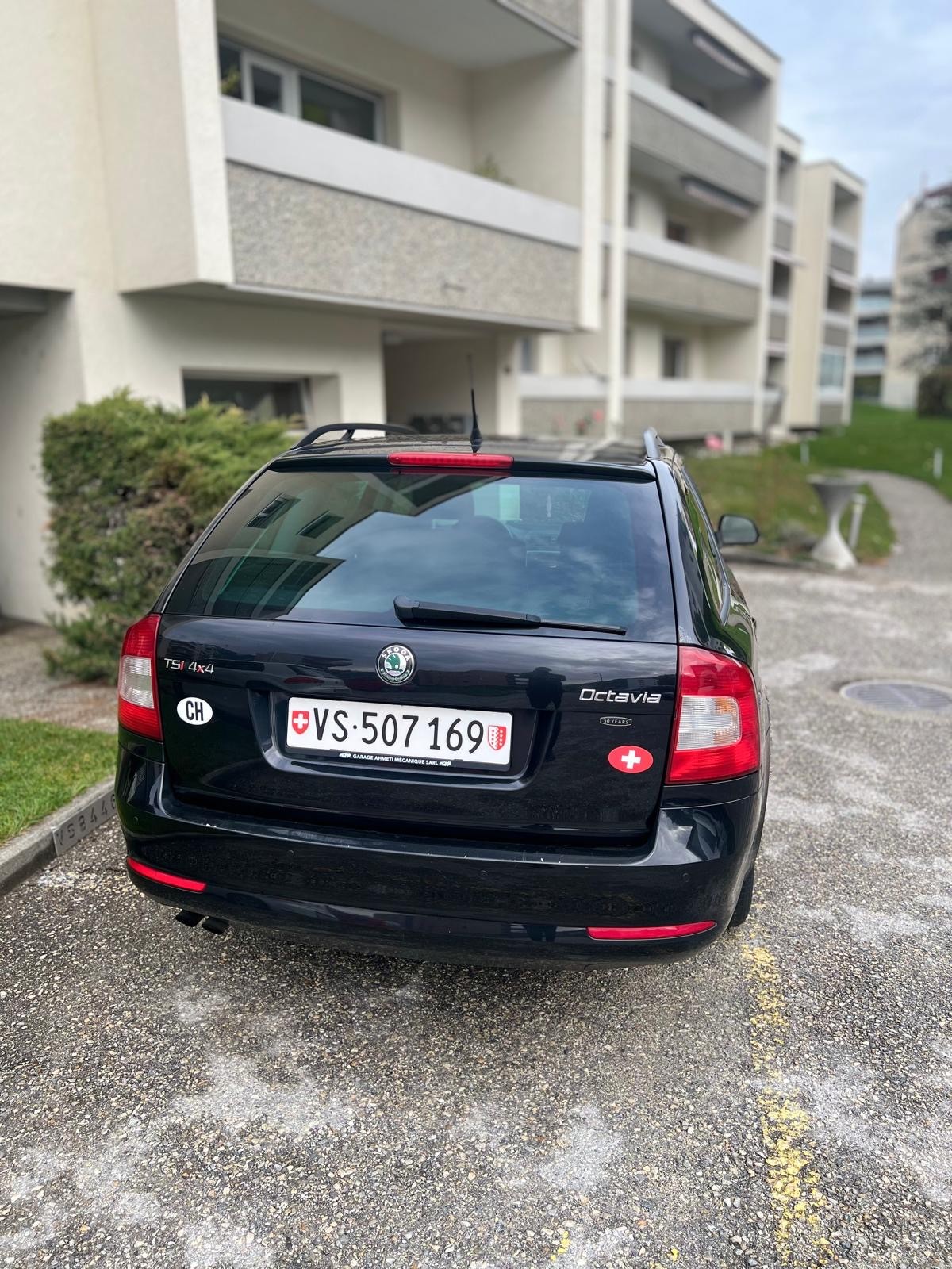 SKODA Octavia Combi 1.8 TSI Adventure 4x4-image-3