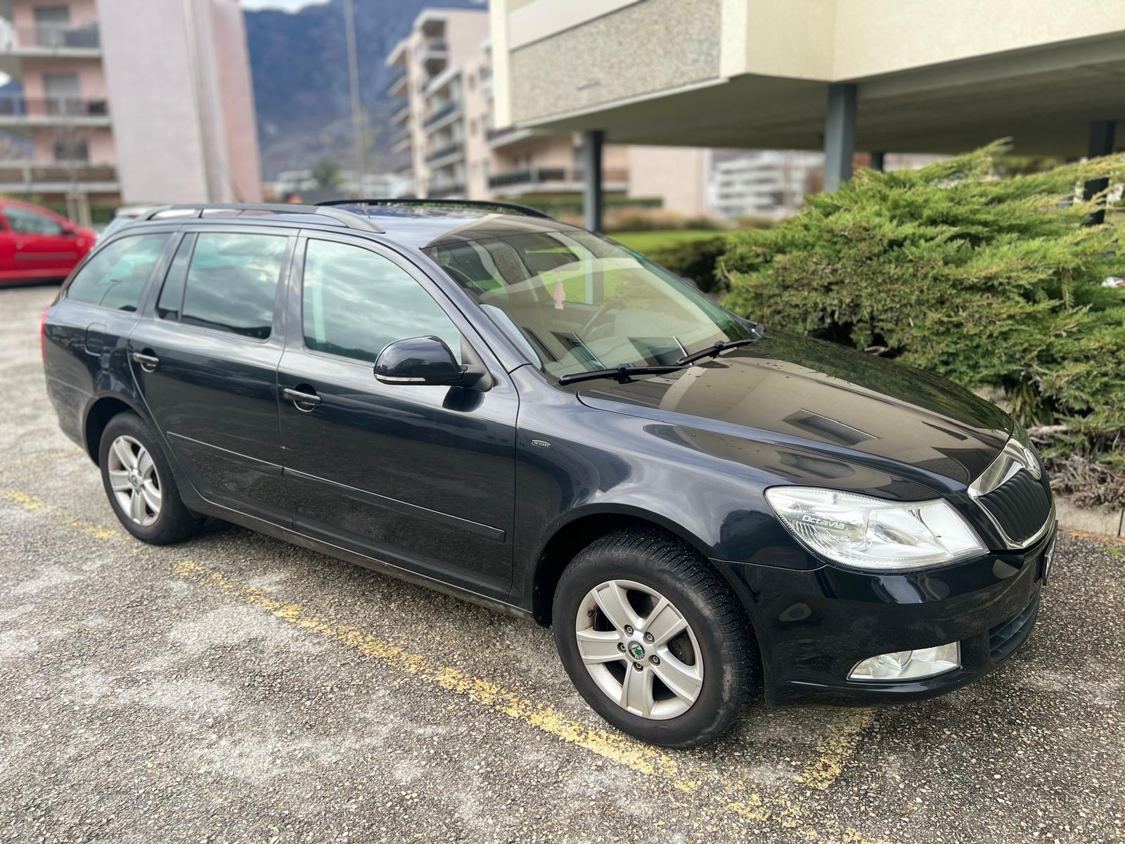 SKODA Octavia Combi 1.8 TSI Adventure 4x4-image-1
