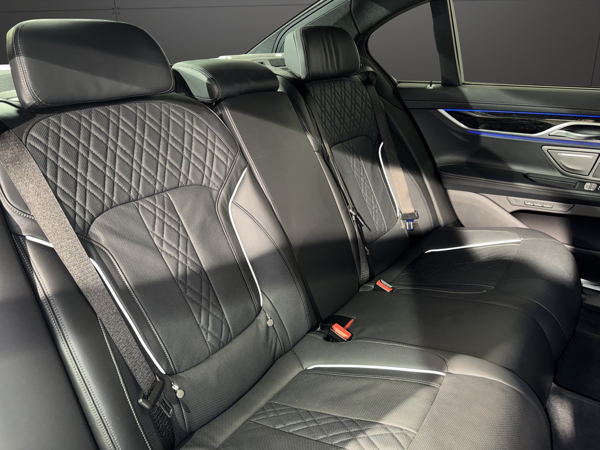 BMW 730d xDrive M Sport-image-16