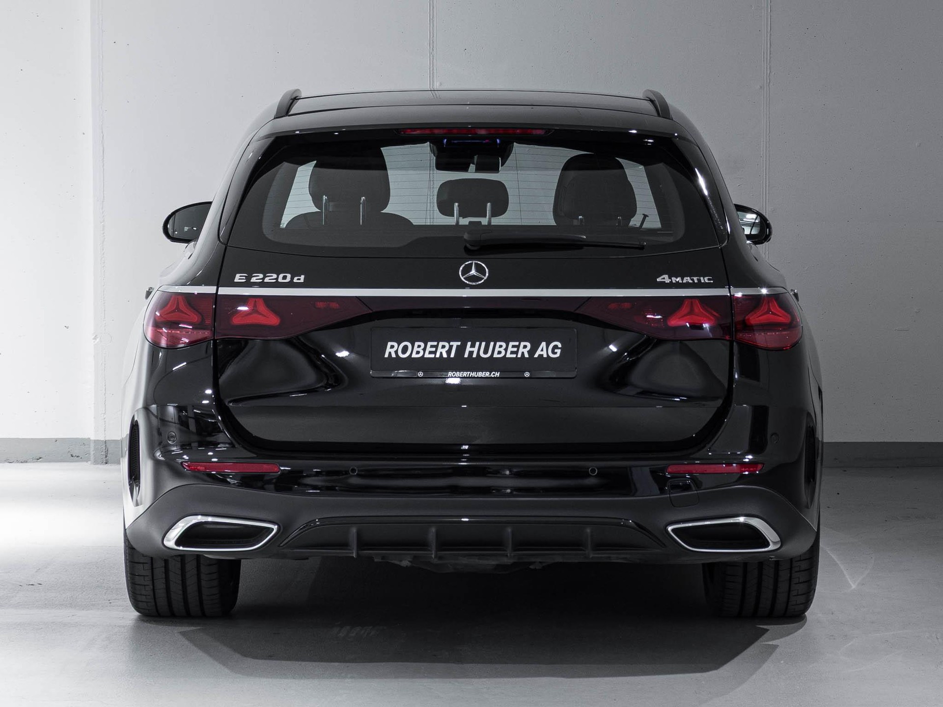 MERCEDES-BENZ E 220 d AMG Line 4matic Kombi-image-5
