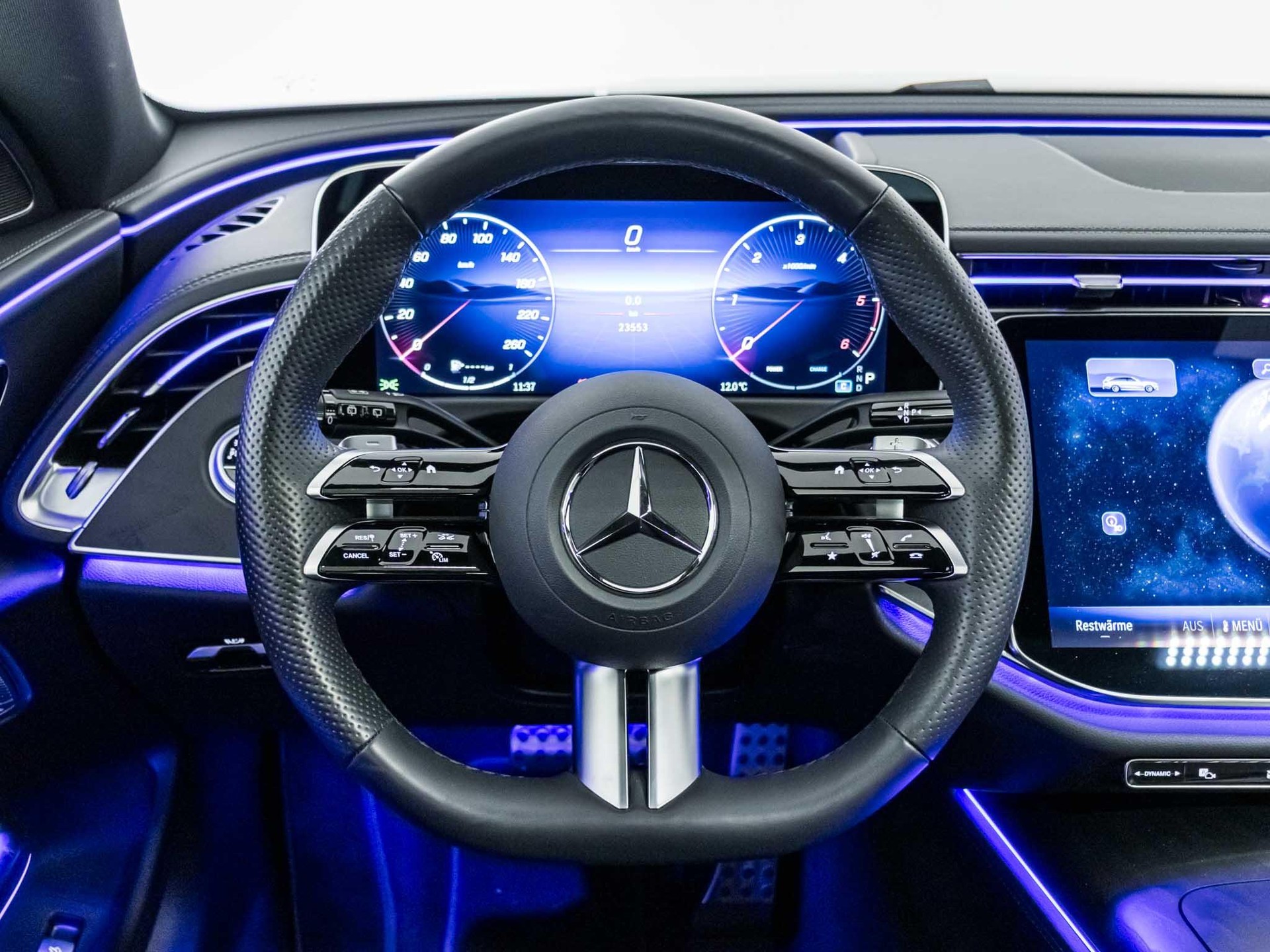 MERCEDES-BENZ E 220 d AMG Line 4matic Kombi-image-10