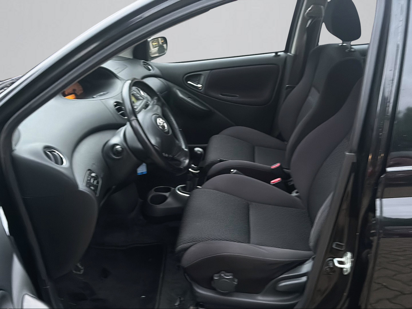 TOYOTA Yaris 1.5 TS-image-4