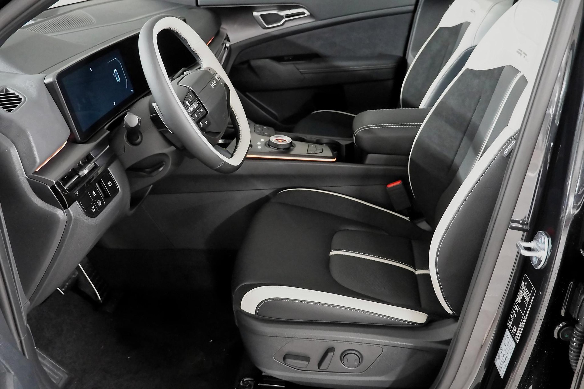 KIA Sportage 1.6 T-GDi Hybrid GT-Line-showroom-element-2