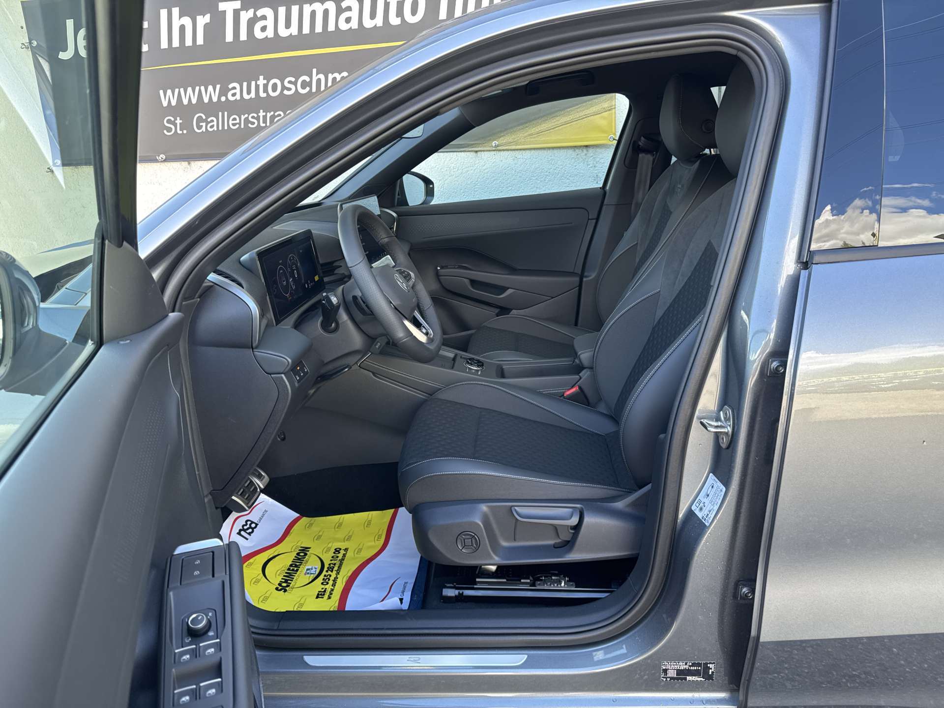 VW T-Roc 1.5 eTSi mHEV R-Line DSG-Automat-image-6