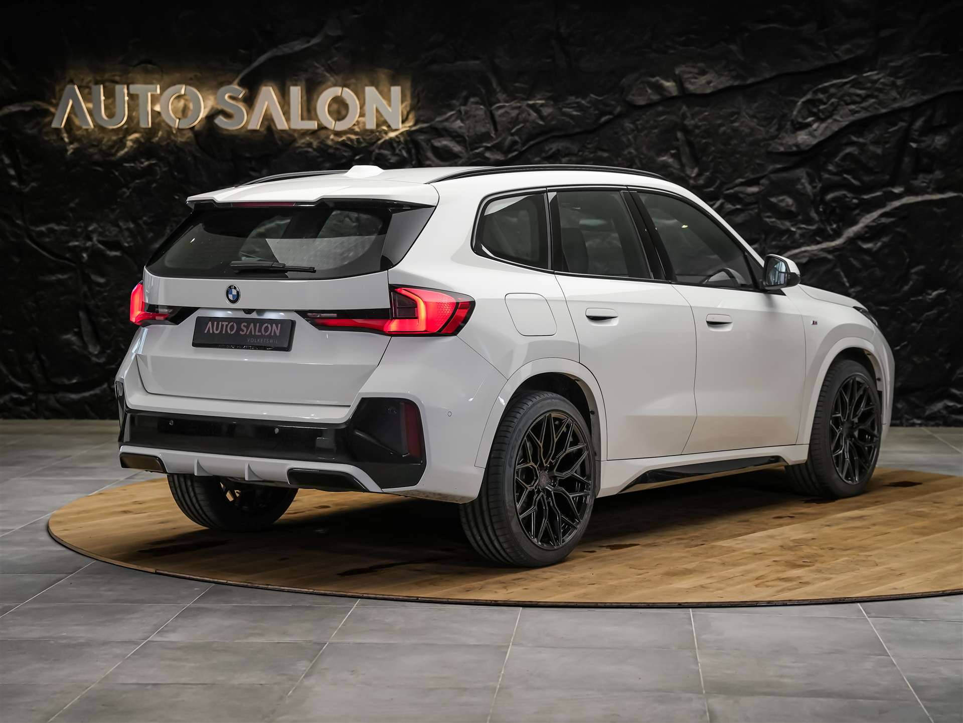 BMW X1 xDrive 23d M Sport *20" Felgen*Werksgarantie*AHK*-image-4