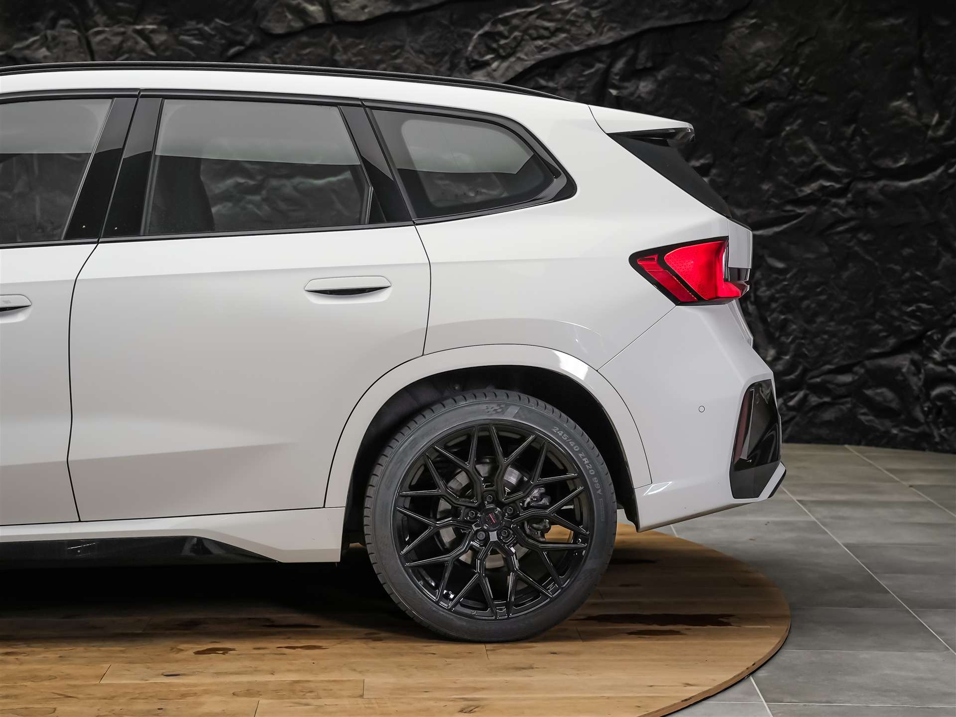 BMW X1 xDrive 23d M Sport *20" Felgen*Werksgarantie*AHK*-image-16