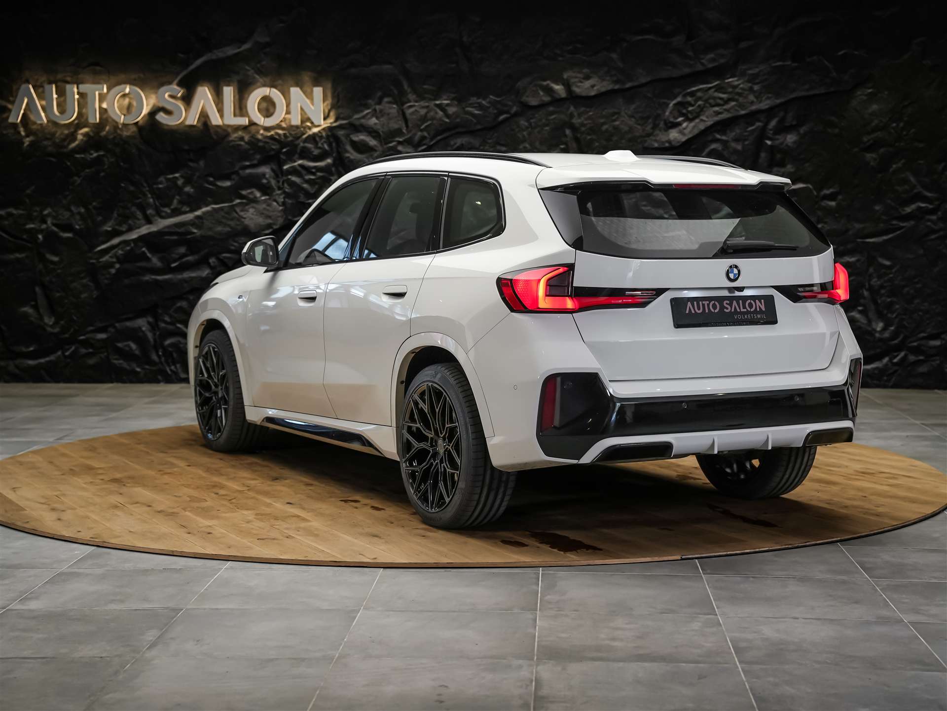 BMW X1 xDrive 23d M Sport *20" Felgen*Werksgarantie*AHK*-image-2