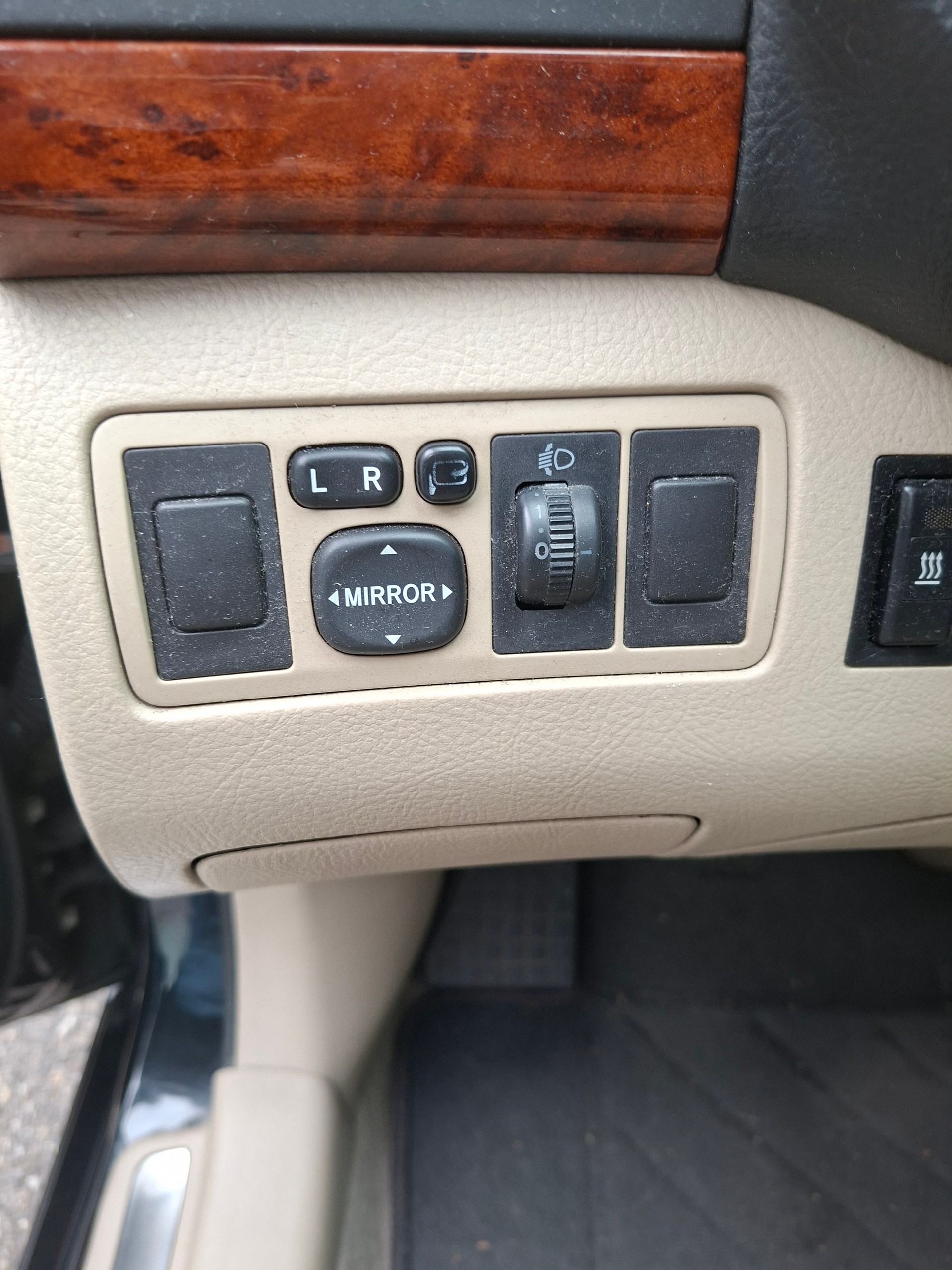 TOYOTA Avensis 2.0D-4 D Linea Sol Sedan-image-9