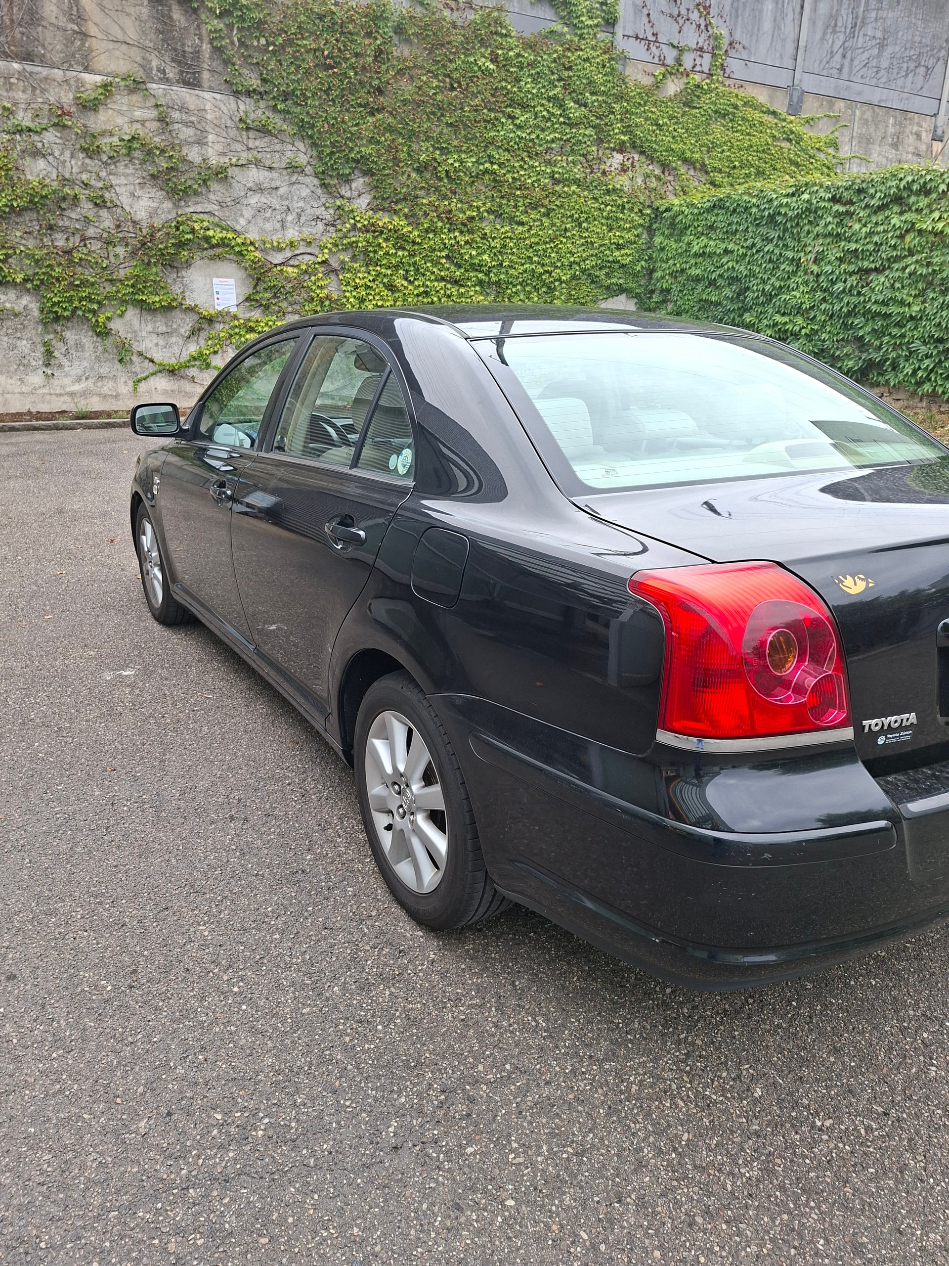 TOYOTA Avensis 2.0D-4 D Linea Sol Sedan-image-1