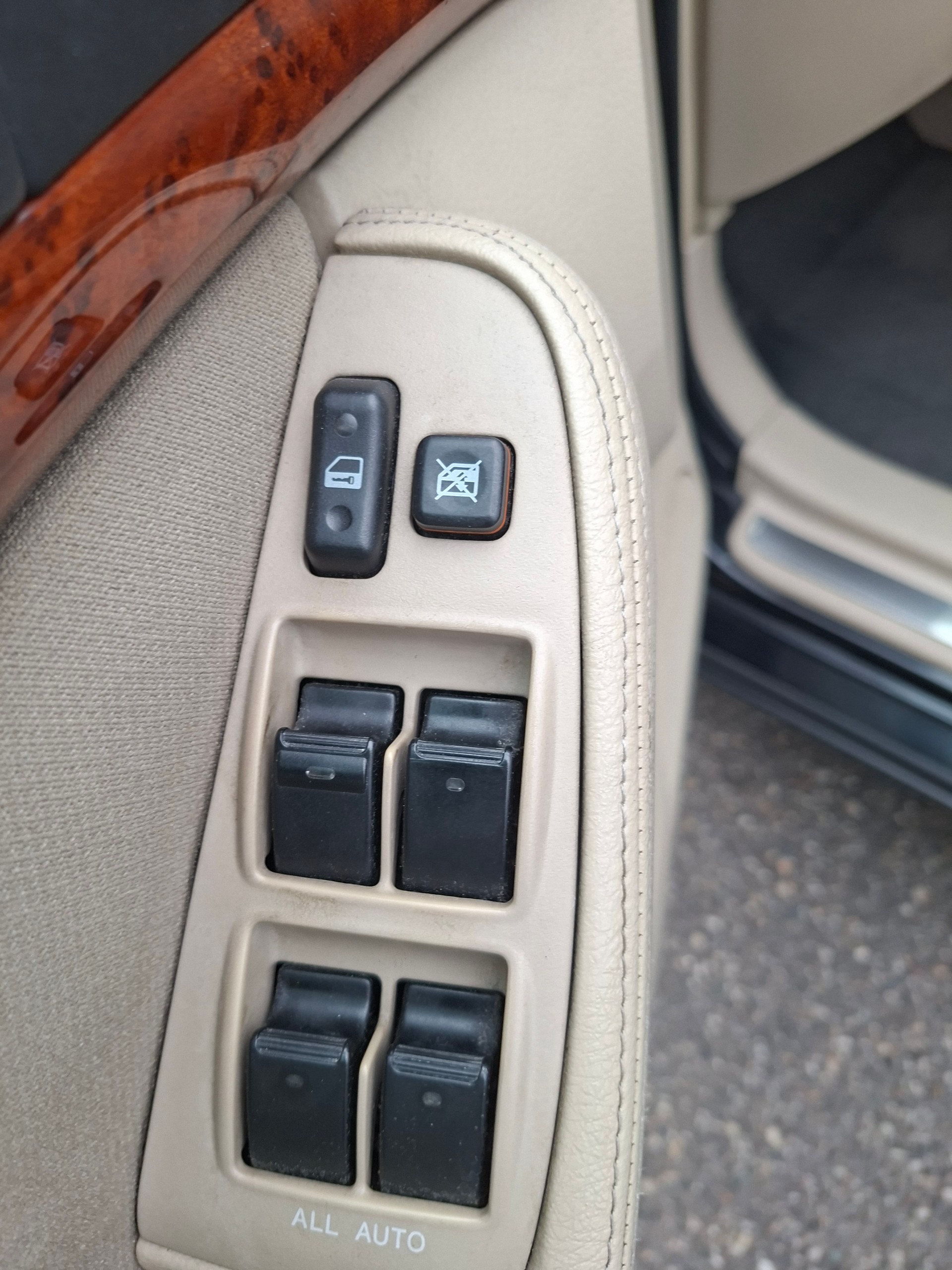 TOYOTA Avensis 2.0D-4 D Linea Sol Sedan-image-8