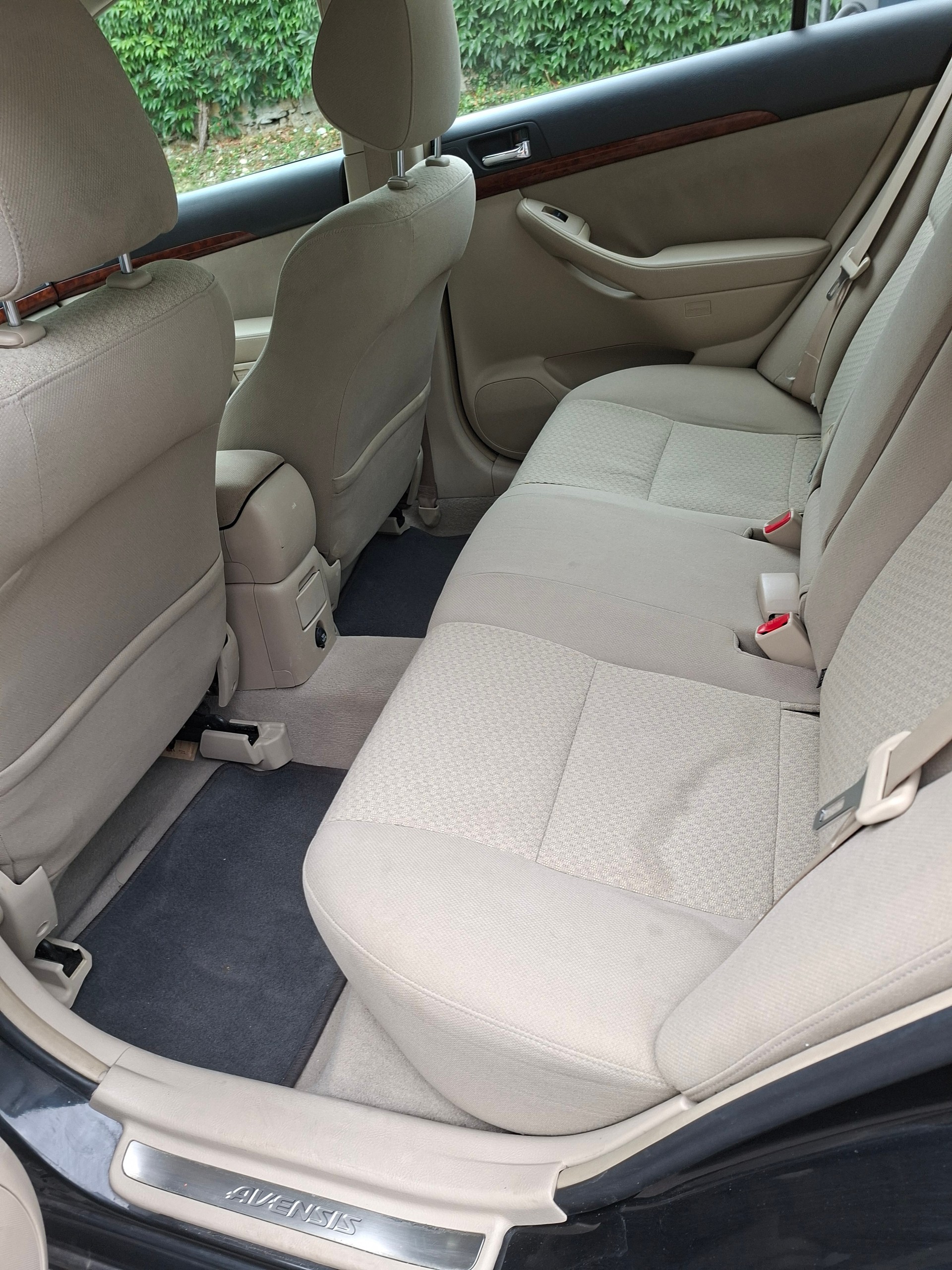 TOYOTA Avensis 2.0D-4 D Linea Sol Sedan-image-6