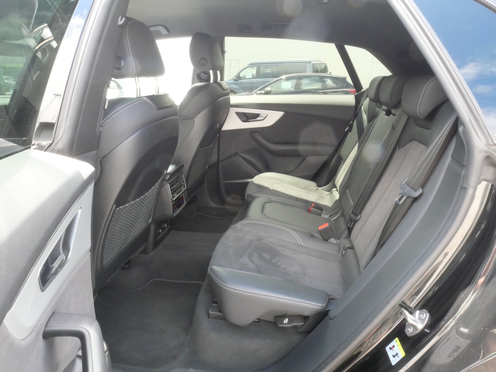 AUDI Q8 50 TDI quattro tiptronic *CH-Auto, Allradlenkung, 360°-Kamera, AHK*-image-10