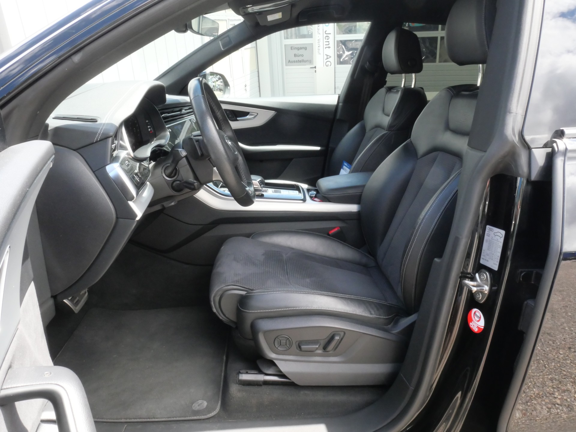AUDI Q8 50 TDI quattro tiptronic *CH-Auto, Allradlenkung, 360°-Kamera, AHK*-image-13