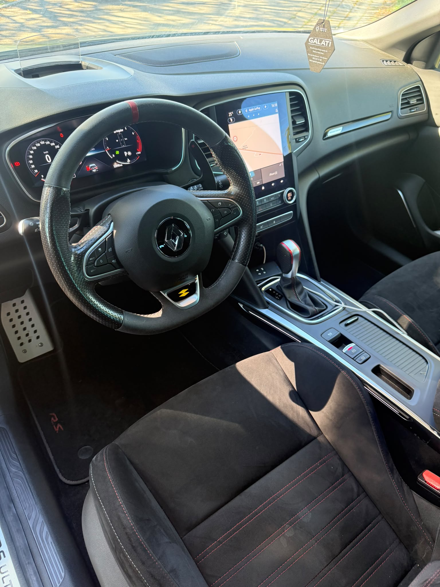RENAULT Mégane R.S. Ultime 300 EDC-image-9