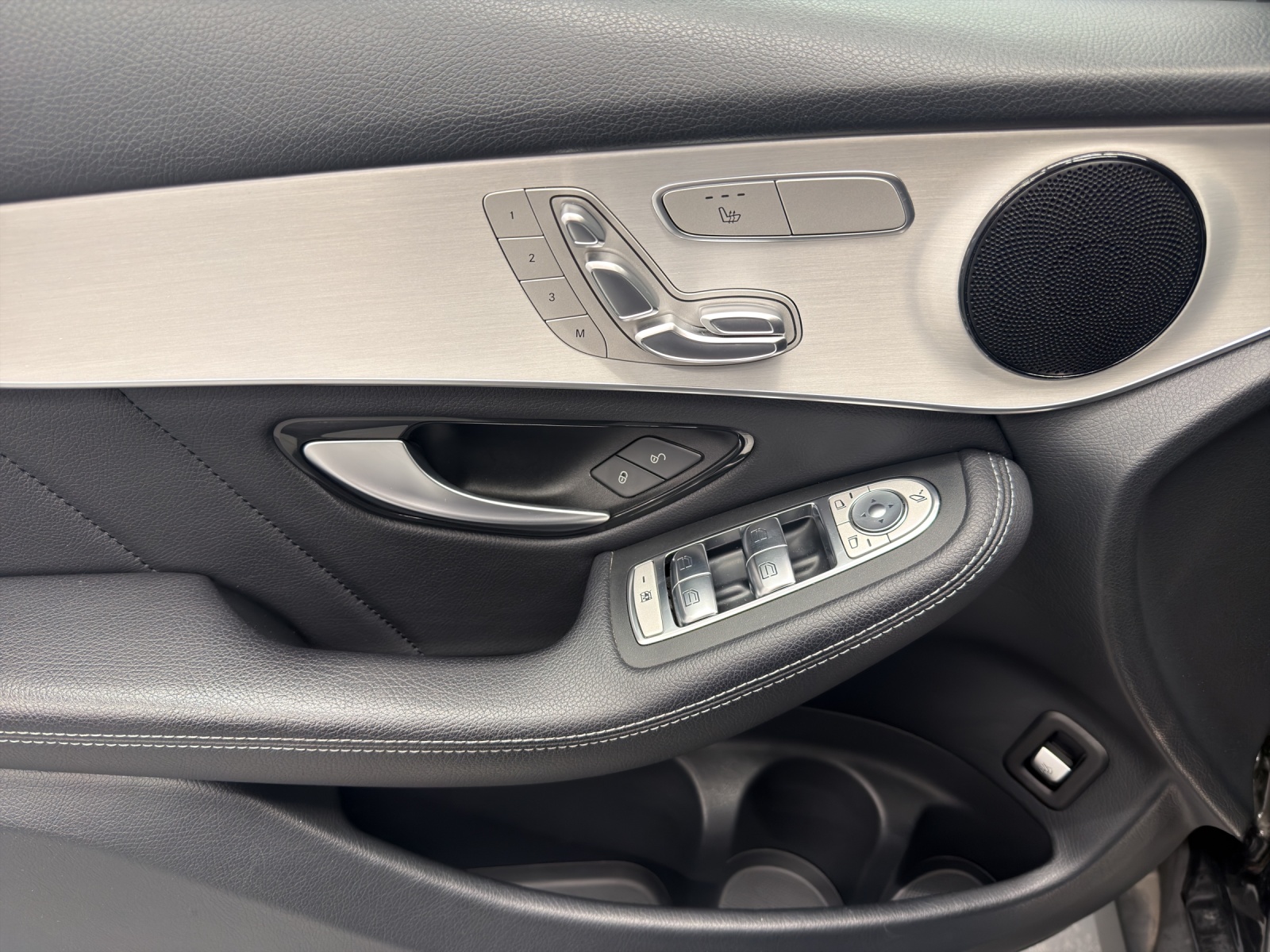 MERCEDES-BENZ GLC 220 d AMG Line 4Matic-image-12
