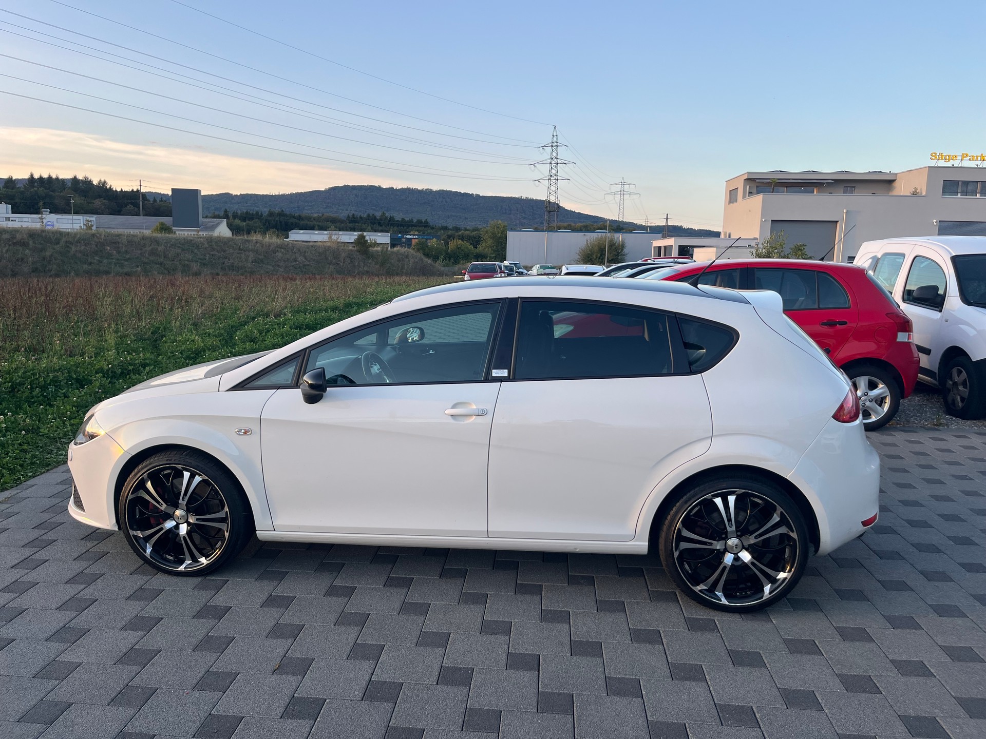 SEAT Leon 2.0 TSI World Champion Edition-image-2