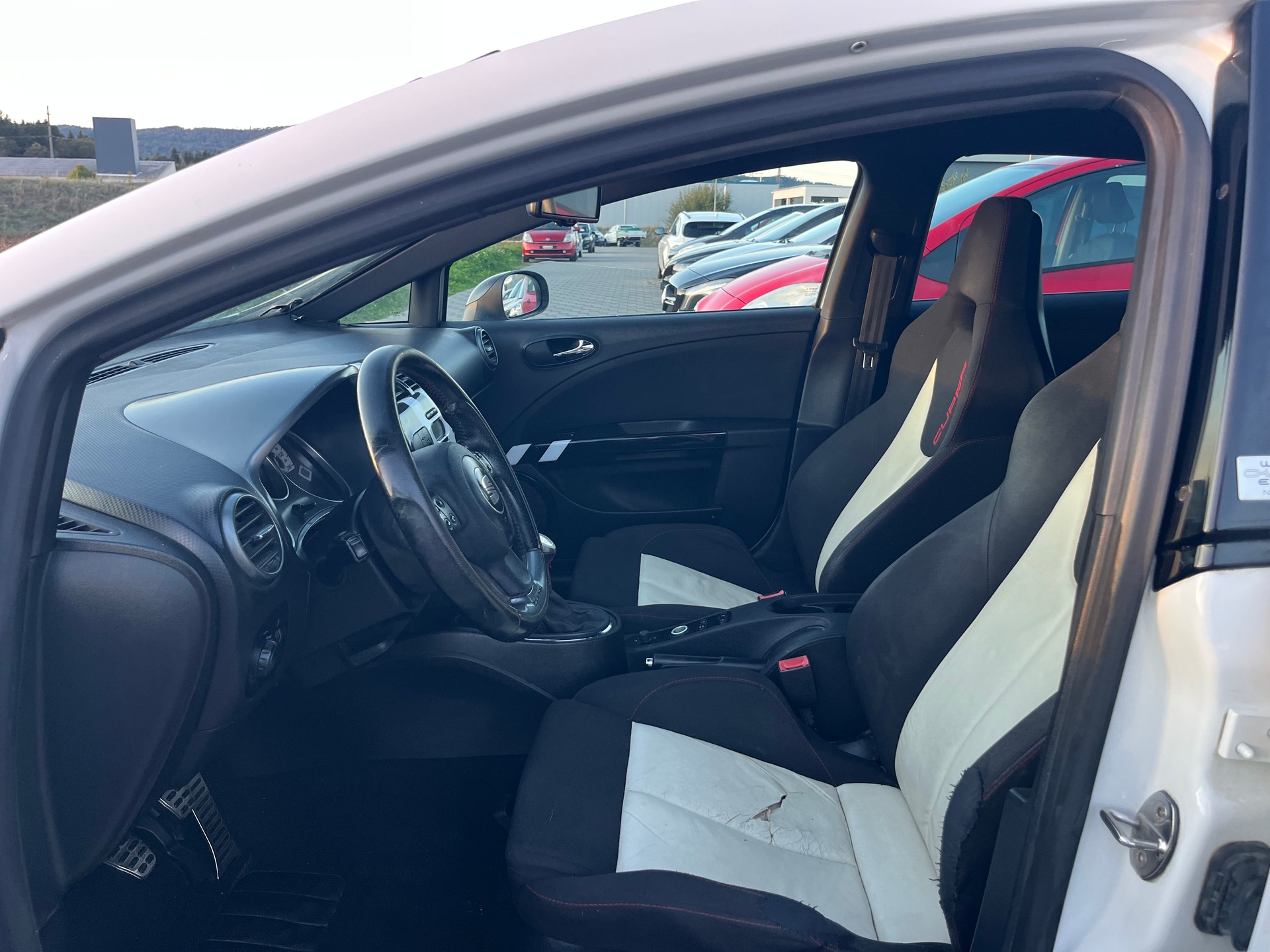 SEAT Leon 2.0 TSI World Champion Edition-image-12