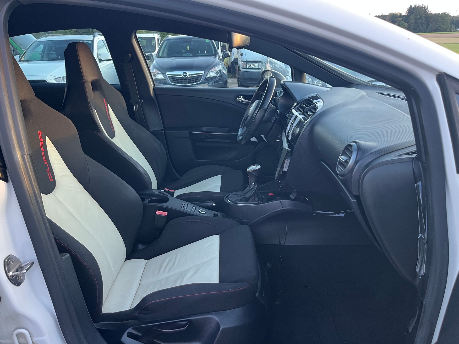 SEAT Leon 2.0 TSI World Champion Edition-image-8