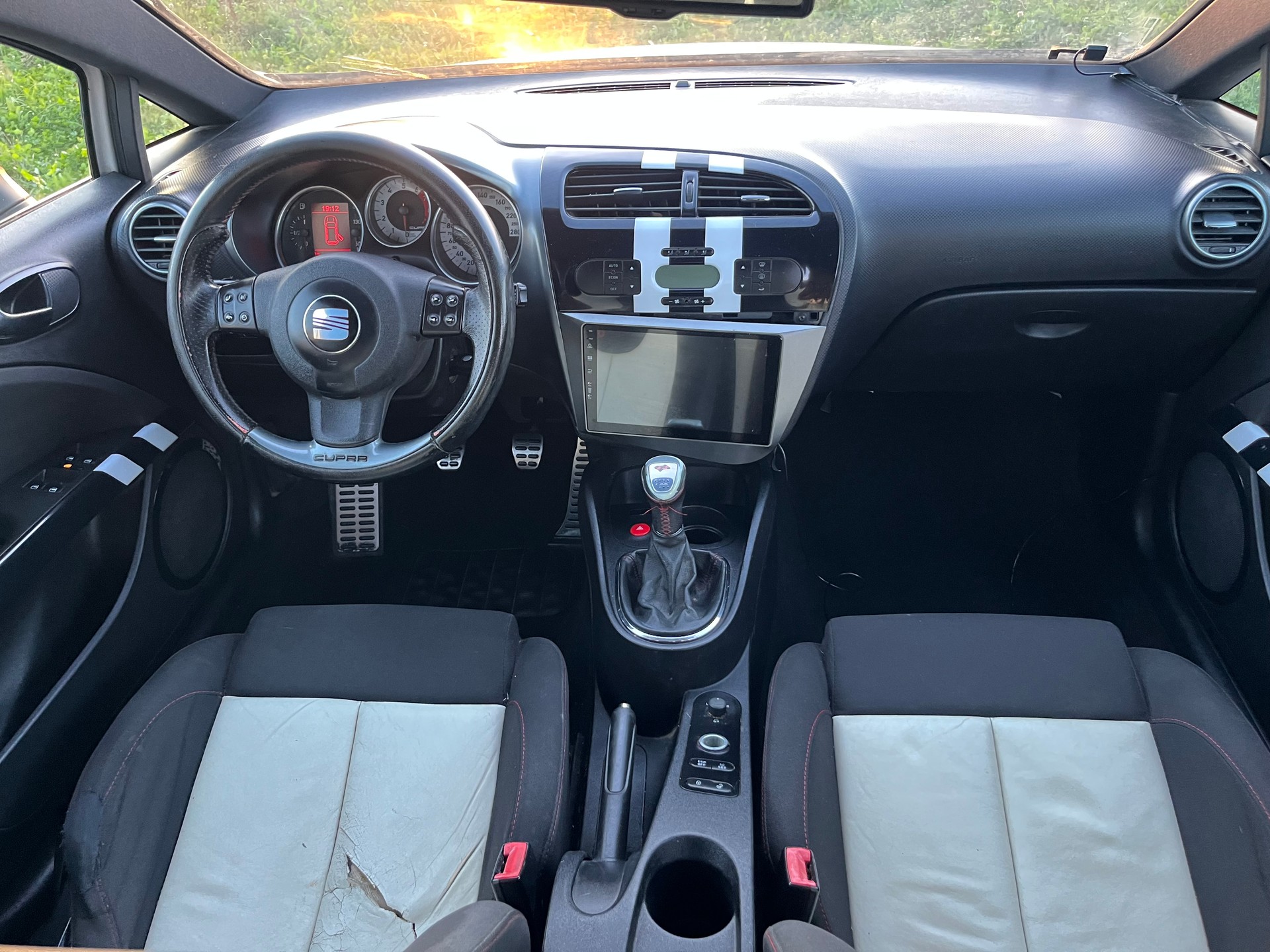 SEAT Leon 2.0 TSI World Champion Edition-image-10