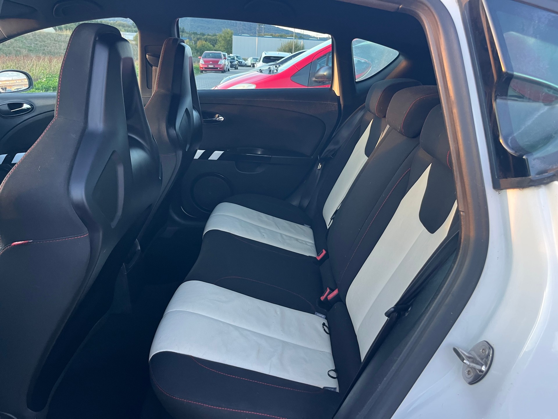 SEAT Leon 2.0 TSI World Champion Edition-image-11