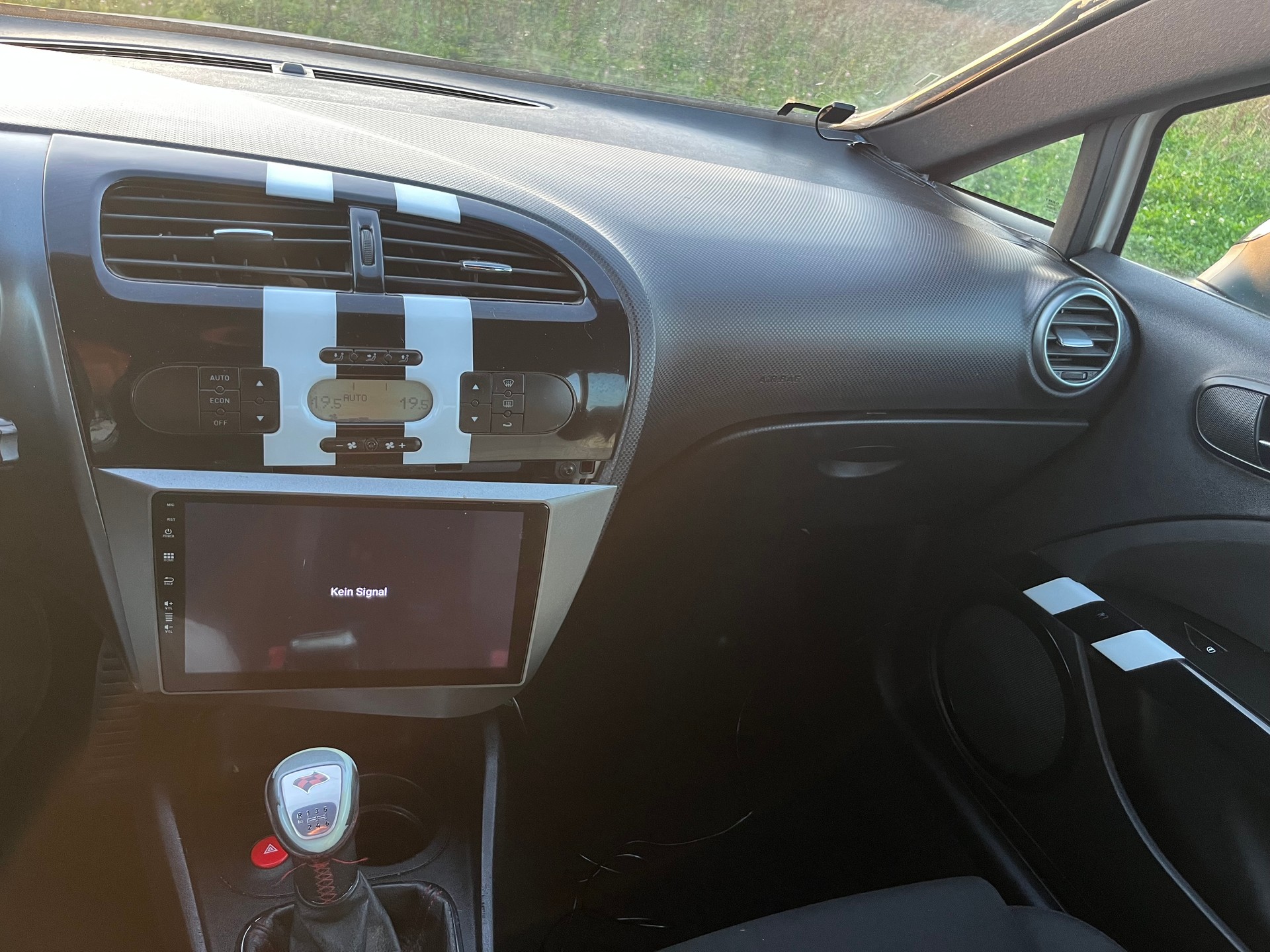SEAT Leon 2.0 TSI World Champion Edition-image-13