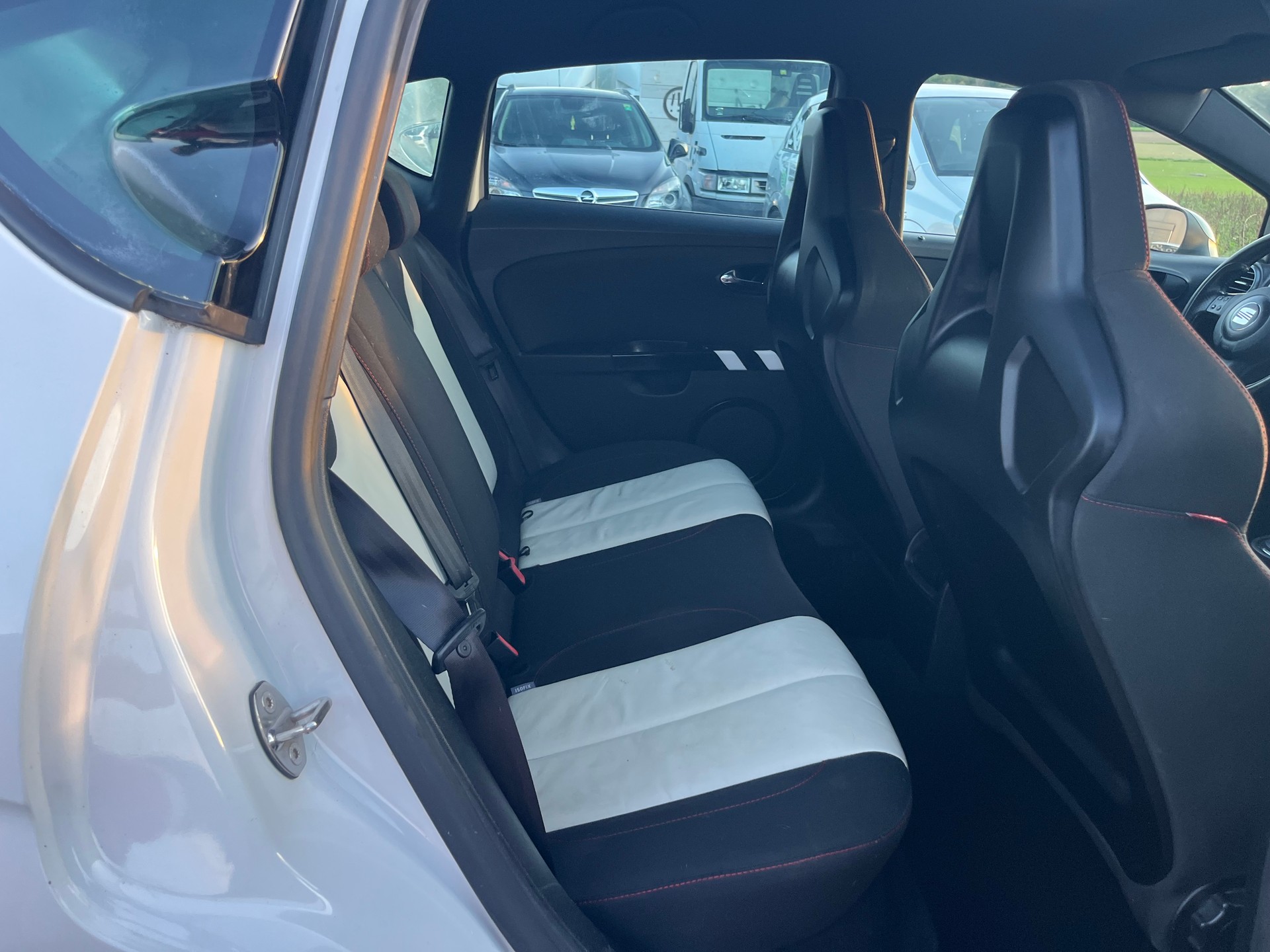 SEAT Leon 2.0 TSI World Champion Edition-image-9