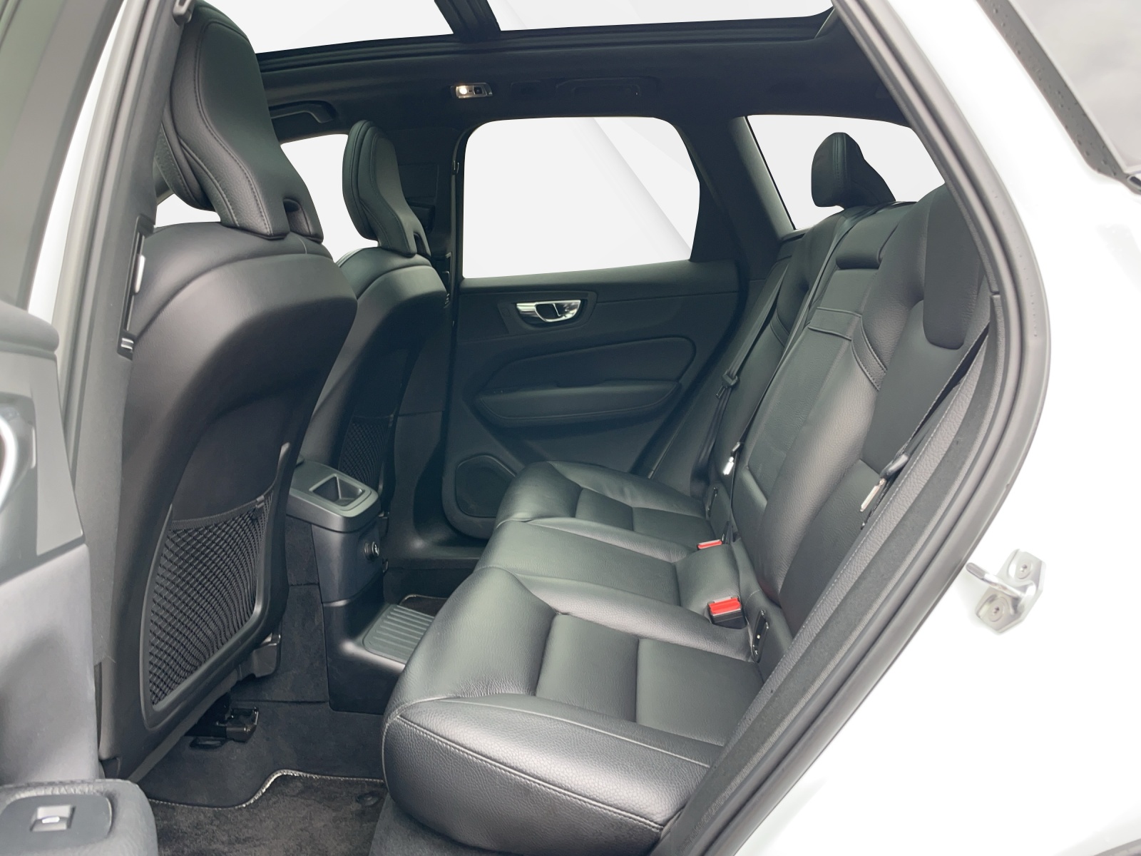 VOLVO XC60 2.0 T8 TE R-Design eAWD-image-13