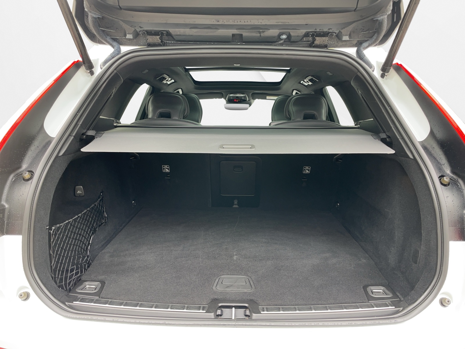 VOLVO XC60 2.0 T8 TE R-Design eAWD-image-14